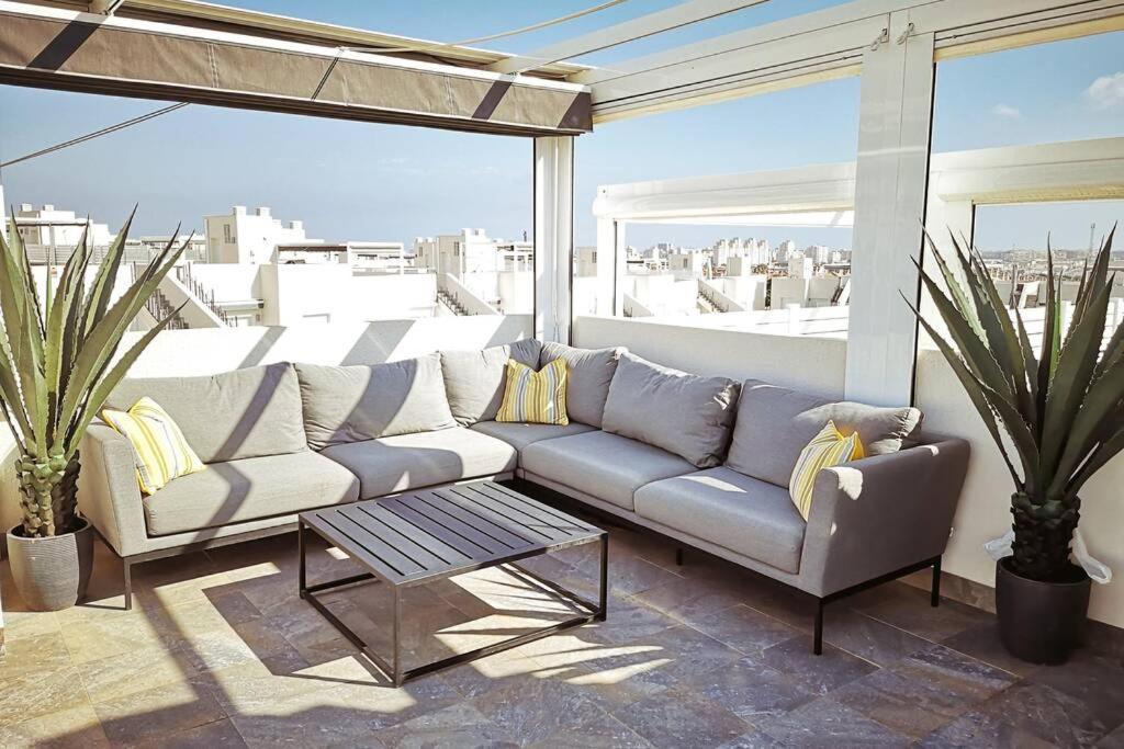 Black Sun. Modern Penthouse In Torrevieja Extérieur photo