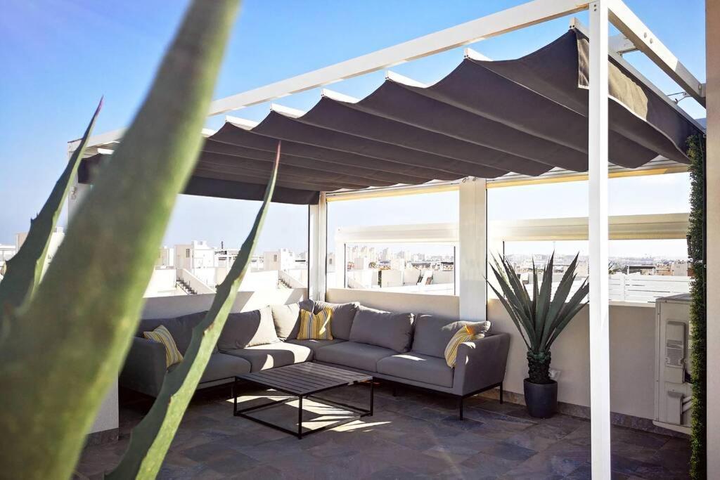 Black Sun. Modern Penthouse In Torrevieja Extérieur photo